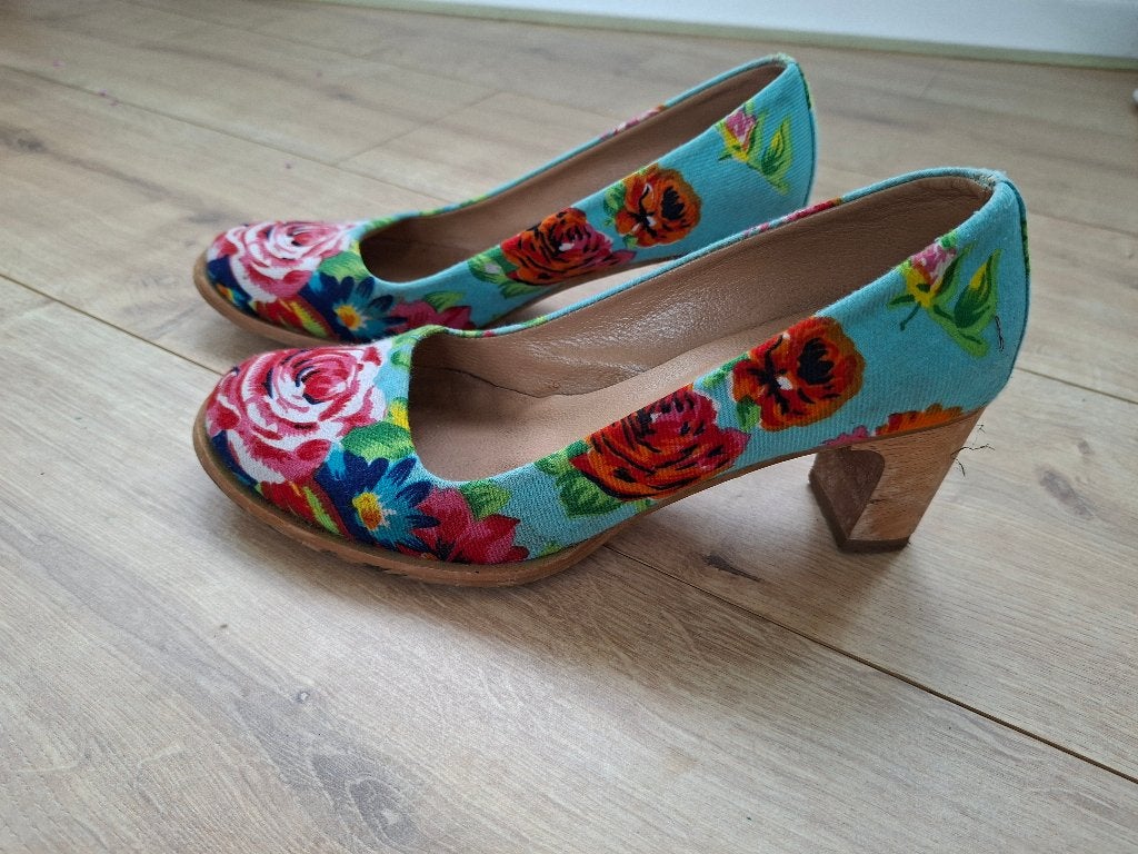 Lien en Giel schoenen / pumps maat 38 met bloem motief, Overige kleuren, Ophalen of Verzenden, Schoenen met hoge hakken, Lien en Giel