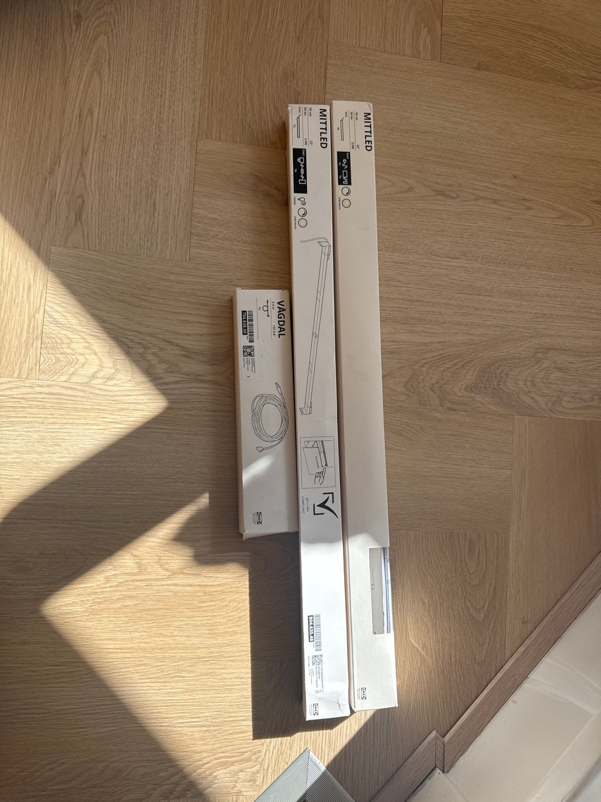 IKEA MITTLED Ladeverlichting 56cm met VAGDAL verlengsnoer, Overige typen, IKEA, Kunststof, Nieuw