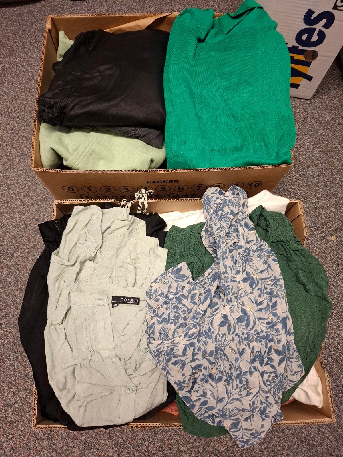 2 dozen dames kleding maken variëren van 40/42    L/XL, Ophalen, Gedragen, Maat 42/44 (L)