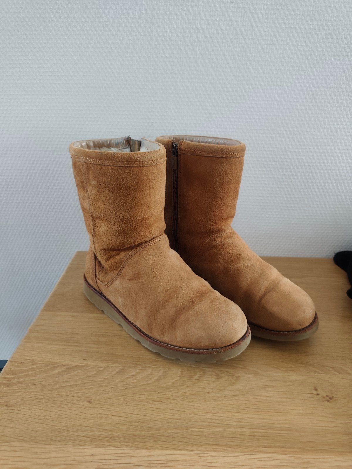 Ugg maat 38 bruin chestnut met ritssluiting waterproof, Hoge laarzen, UGG, Bruin, Ophalen of Verzenden