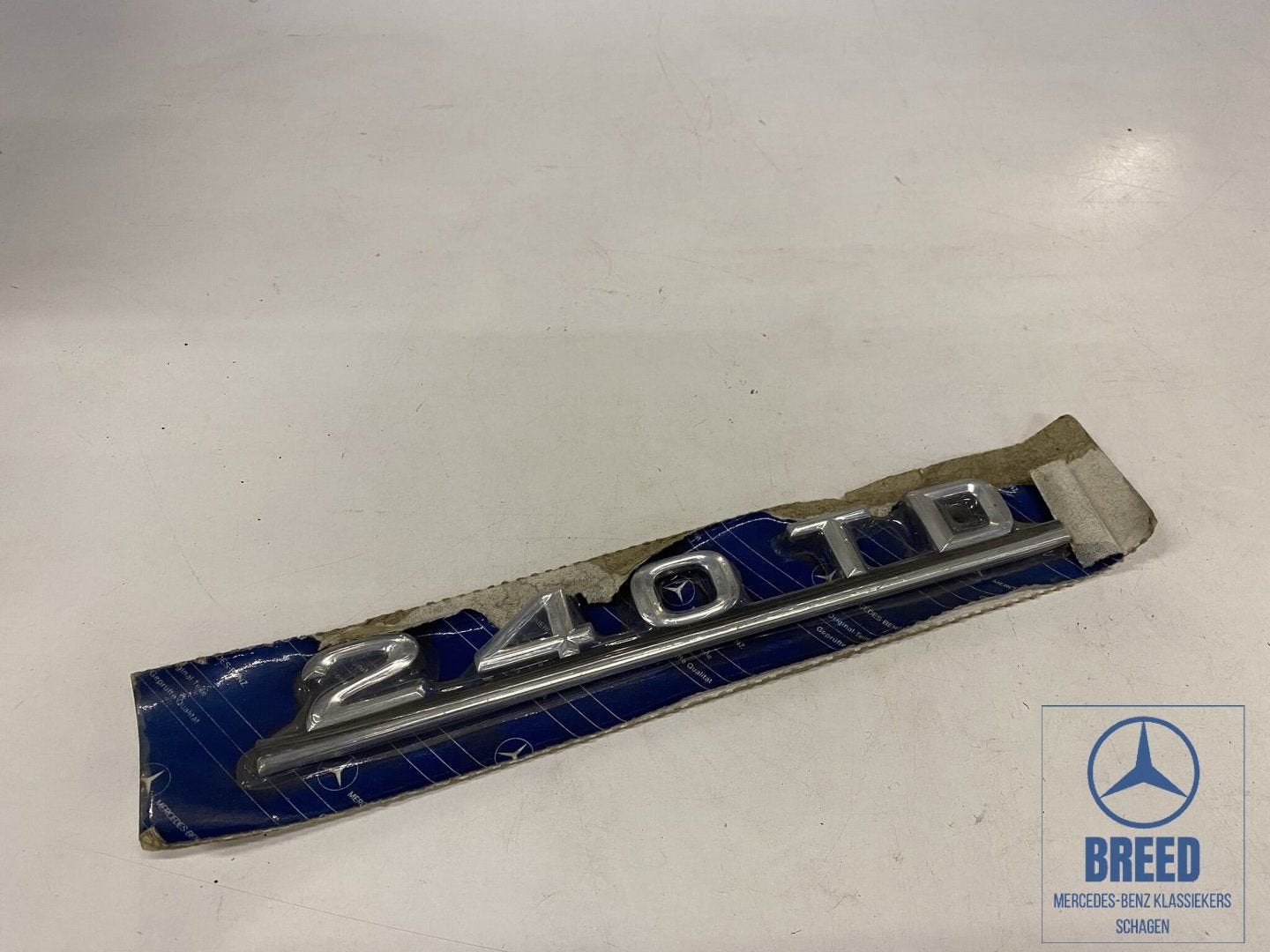 NOS typeplaatje 240TD voor Mercedes-Benz W123 T-Model S123, Auto-onderdelen, Carrosserie en Plaatwerk, Mercedes-Benz, Nieuw, Ophalen of Verzenden