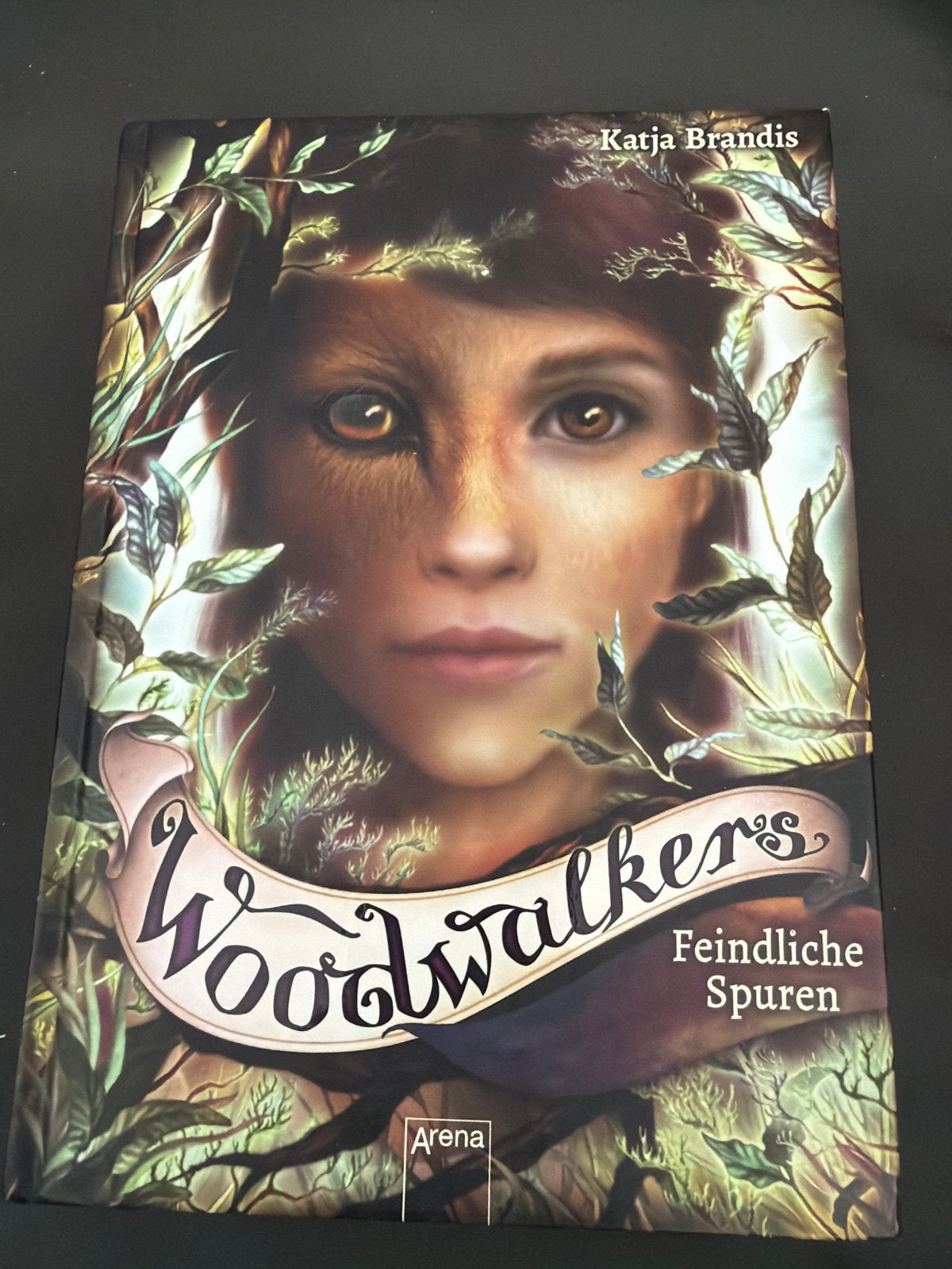 Woodwalkers: Feindliche Spuren - Katja Brandis, Boeken, Ophalen of Verzenden, Zo goed als nieuw, Fictie