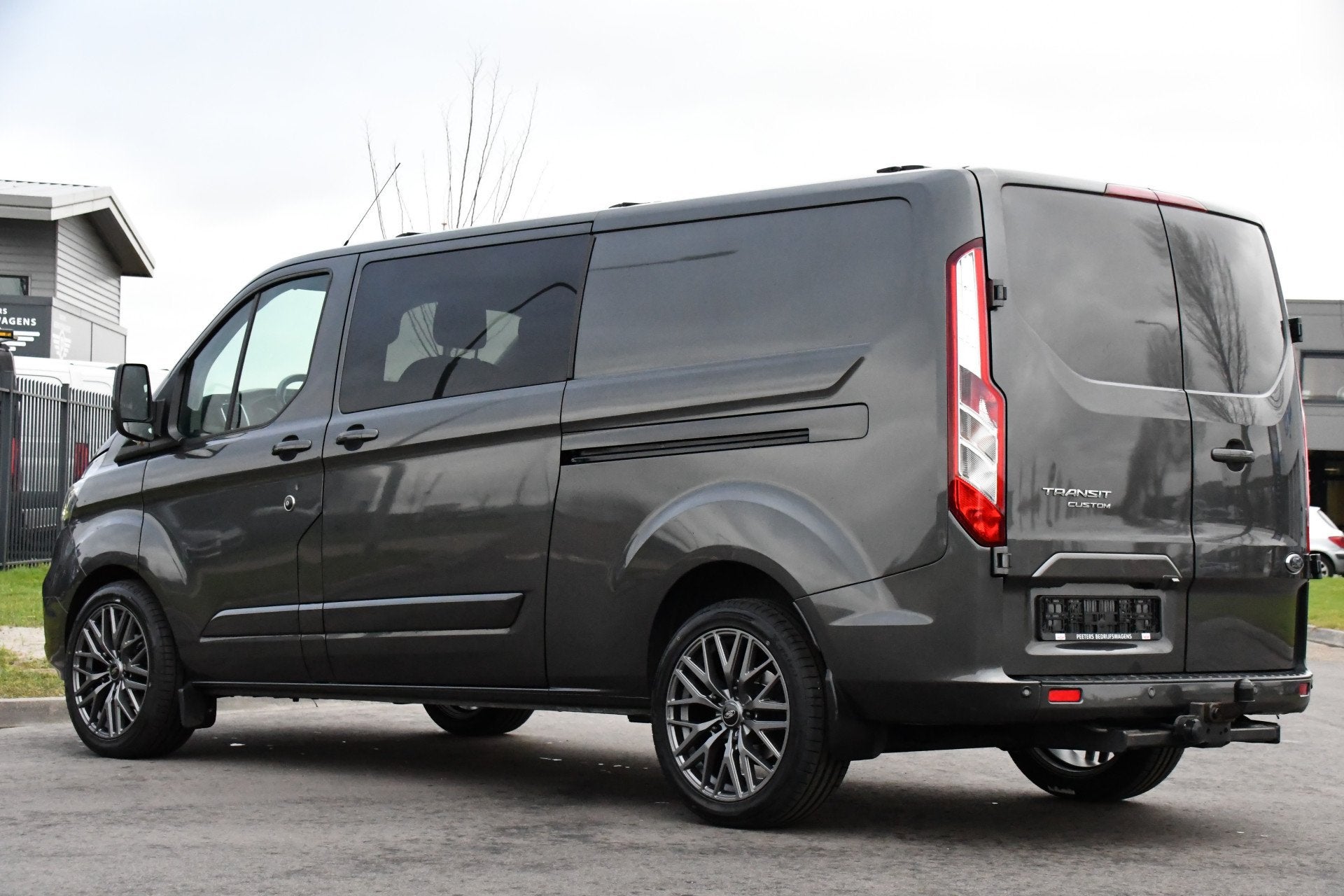 Ford Transit Custom 300 2.0 TDCI L2H1 DC Raptor Edition Limi, Auto's, 4 cilinders, Verwarmde buitenspiegels, Bedrijf, Diesel