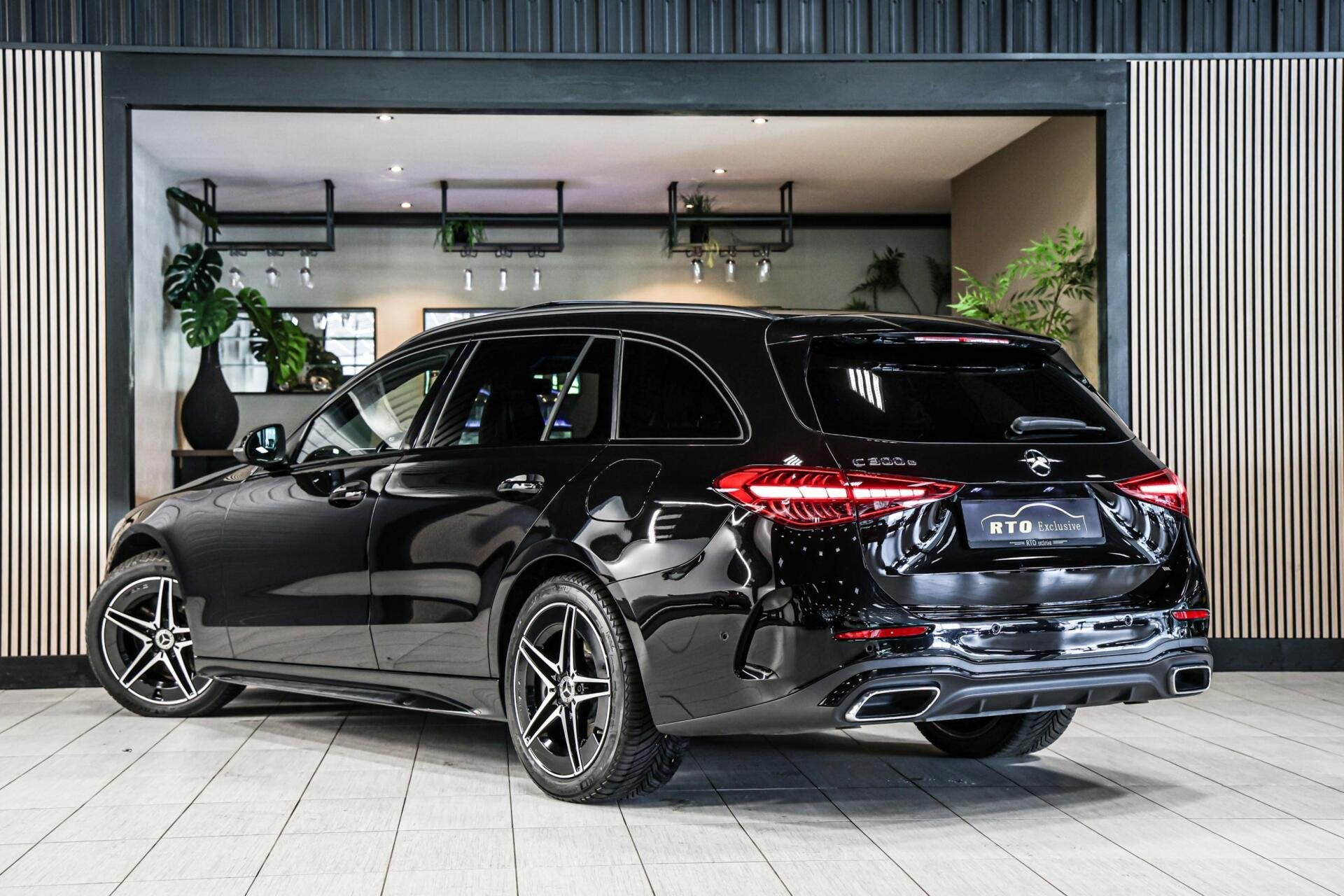 Mercedes C-klasse Estate 300 e AMG Line|Night|Pano|Sfeer, Auto's, Automaat, Achterwielaandrijving, 4 cilinders, Met garantie (alle)