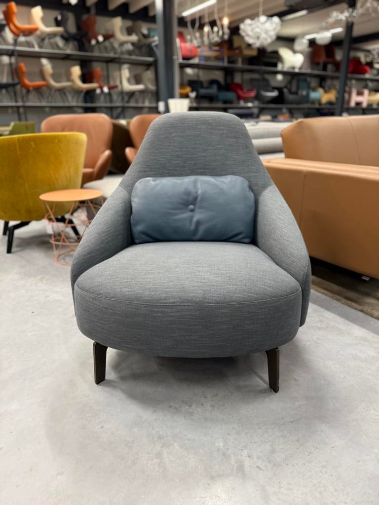 Nieuw Leolux Jill Fauteuil Fay stof Design Stoel, Huis en Inrichting, Fauteuils, Leolux, Pode Harvink Jori Rolf Benz Design on Stock Eyye Montis