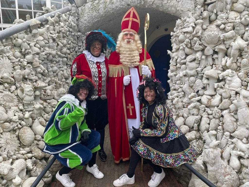 Sint en Roetveeg Piet op bezoek, Ophalen