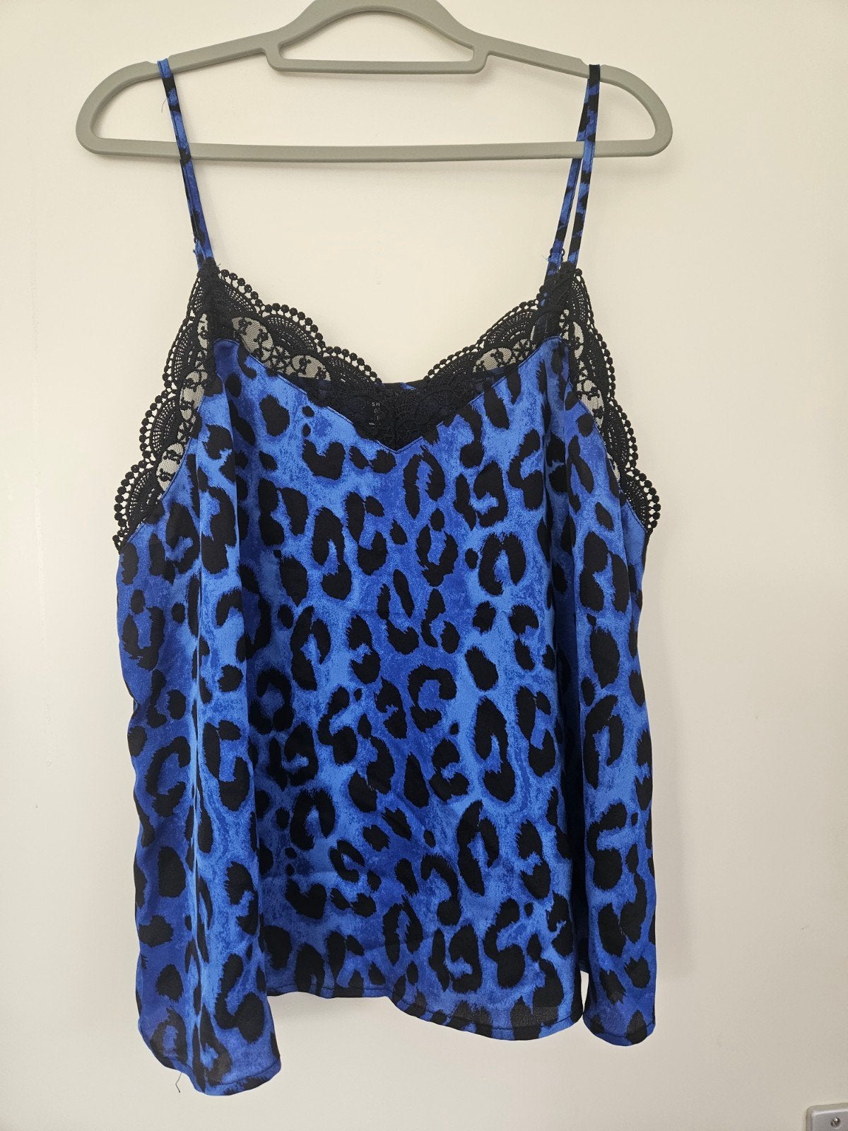 Blauwe top met luipaardprint en kanten details, Kleding | Dames, Tops, Blauw, Maat 46/48 (XL) of groter, Ophalen of Verzenden