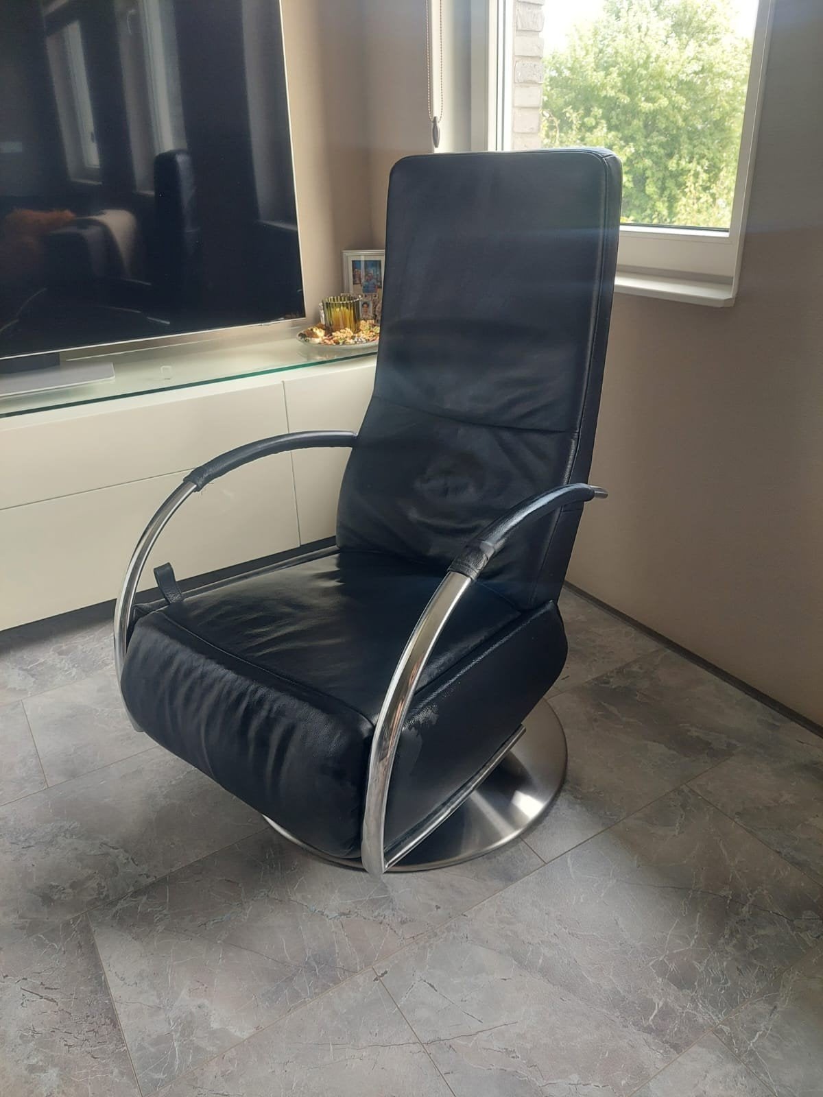prachtige moderne zwarte leren relaxfauteuil, Huis en Inrichting, Ophalen, 50 tot 75 cm