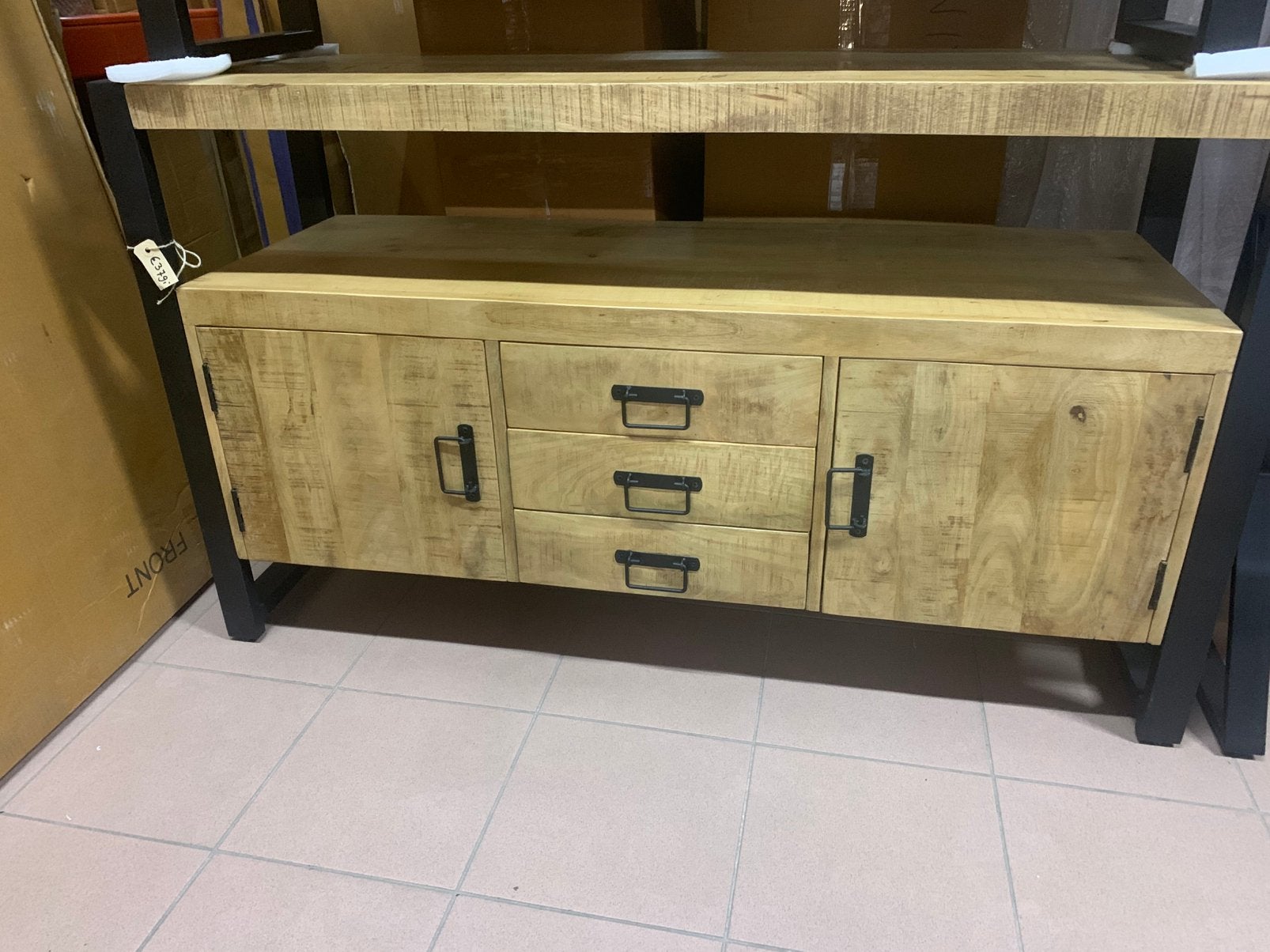 Britt dressoir 135 cm € 379, Ophalen, Nieuw
