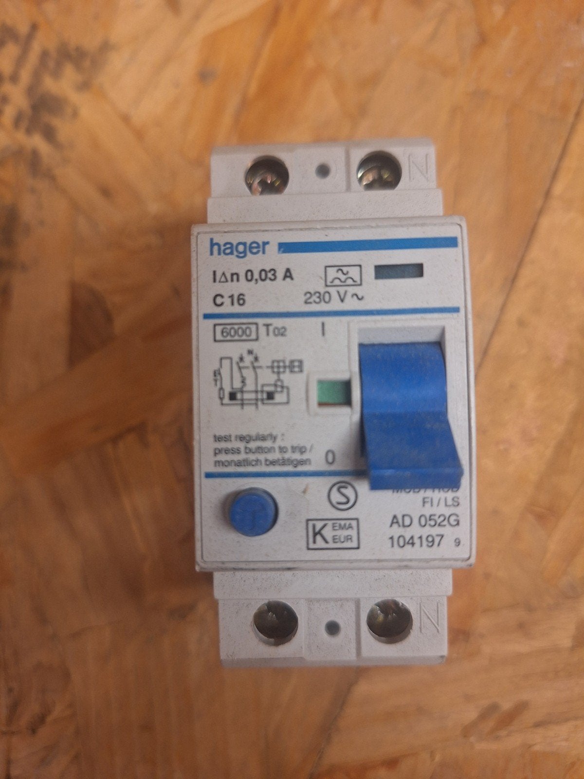 Hager aardlekautomaat C16 0.03A 230V, Doe-het-zelf en Verbouw, Ophalen of Verzenden, Gebruikt, Hager, Aardlekautomaat