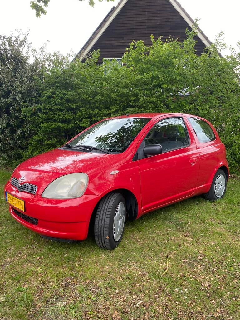 Toyota Yaris 1.3 VVTI 16V 5DR Linea Luna 2001 Rood, Auto's, Voorwielaandrijving, 1299 cc, 31 €/maand, 4 cilinders