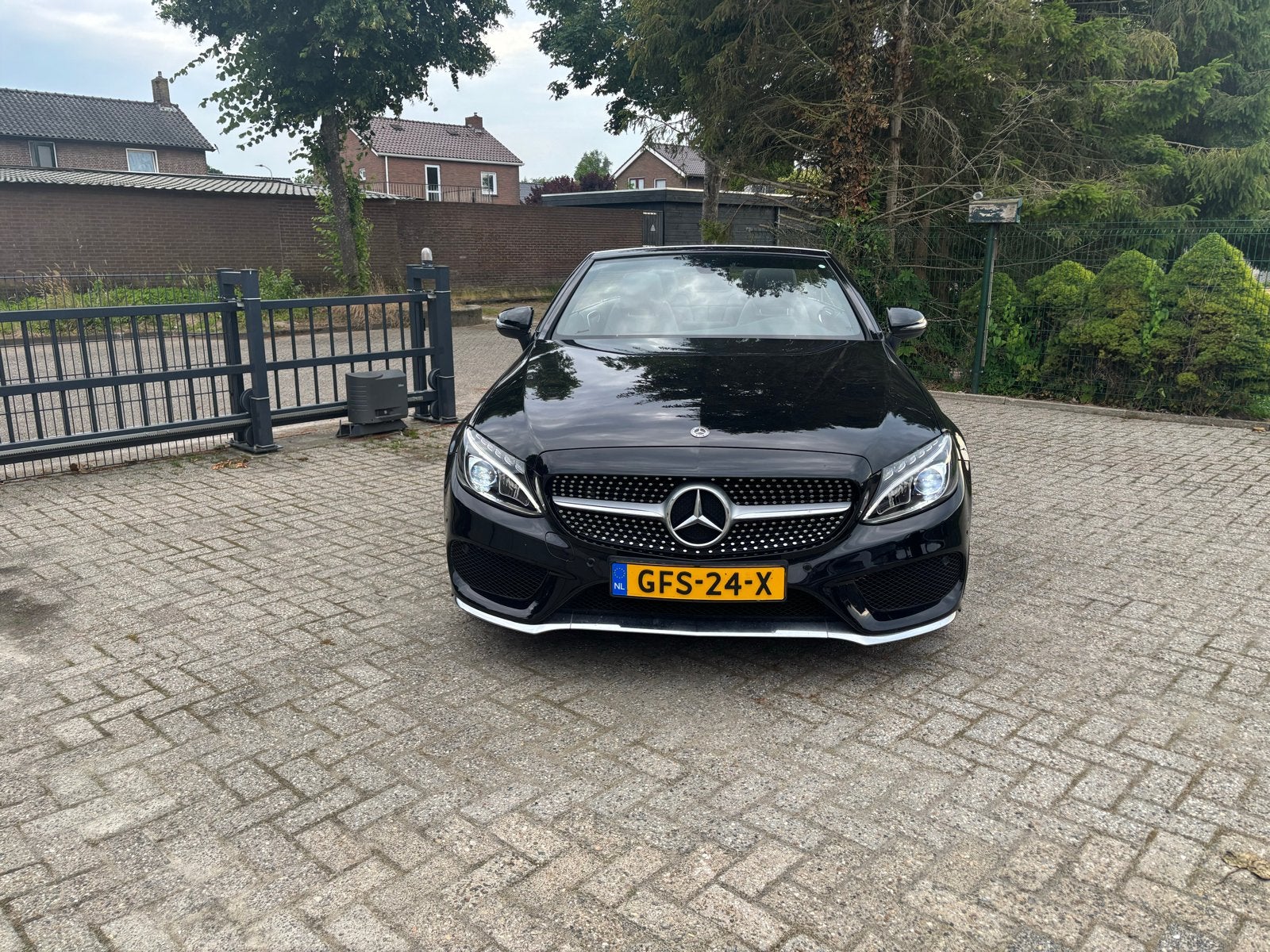 Mercedes-Benz C-Klasse C180 156pk 9G-TRONIC 2017 Zwart, Auto's, Mercedes-Benz, 15 km/l, 1800 kg, Cabriolet, 4 stoelen