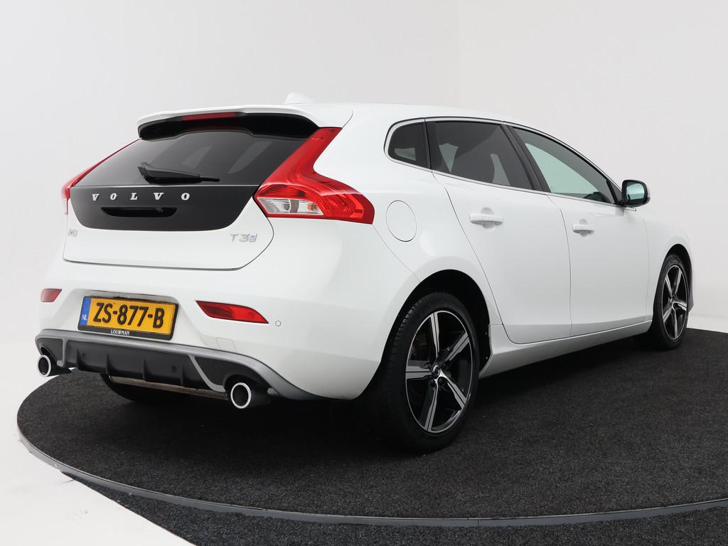 Volvo V40 1.5 T3 Polar+ Sport | Panoramadak | 153 PK |, Auto's, Volvo, 12 maanden, 4 cilinders, Leder en Stof, Wit