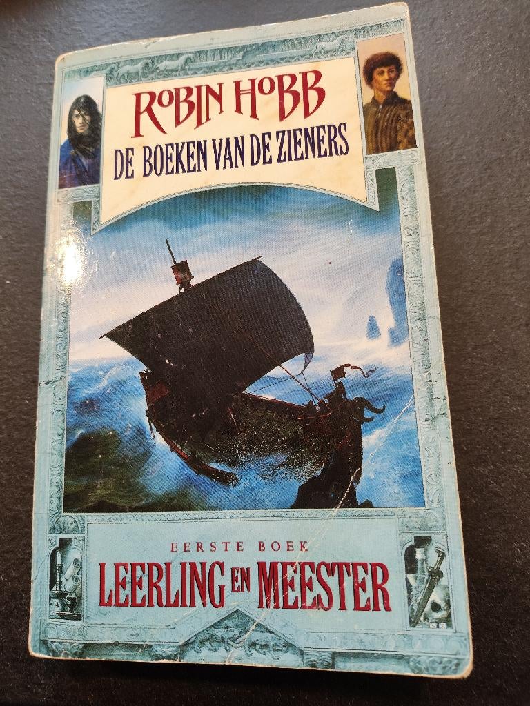 Robin Hobb De Boeken van de Zieners Leerling en Meester, Boeken, Ophalen of Verzenden, Zo goed als nieuw, Robin Hobb