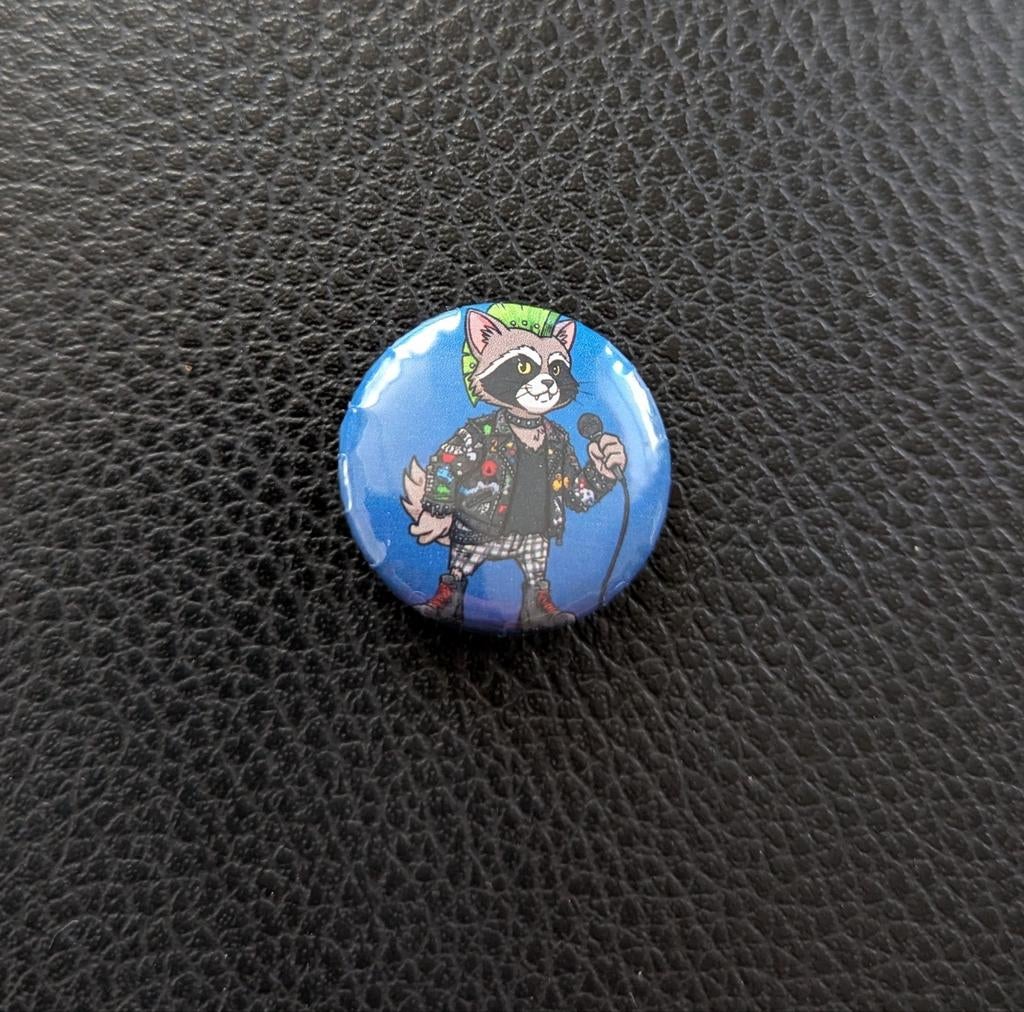Punk Wasbeer – 25 mm button – blauw, Verzamelen, Speldjes, Pins en Buttons, Nieuw, Ophalen of Verzenden