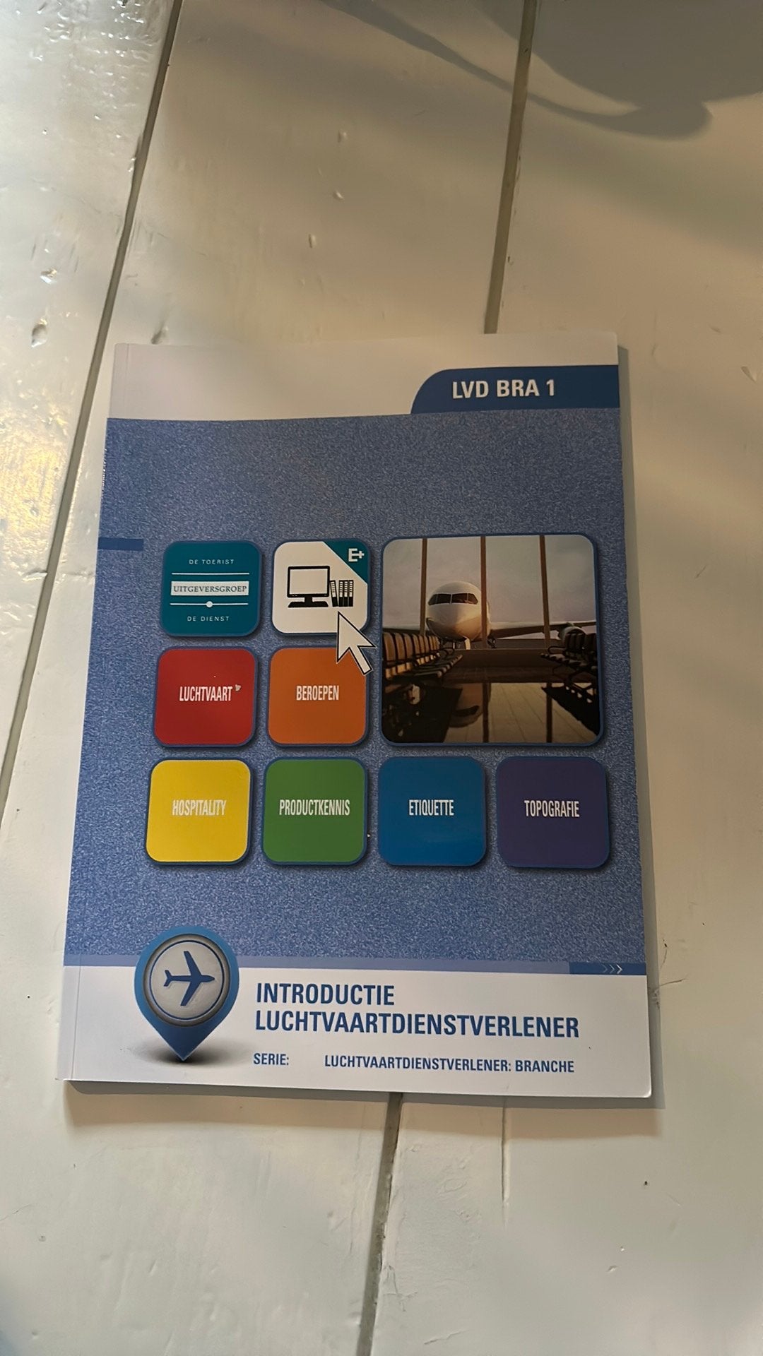 schoolboek introductie luchtvaartdienstverlener, Verzenden, Zo goed als nieuw, Overige niveaus