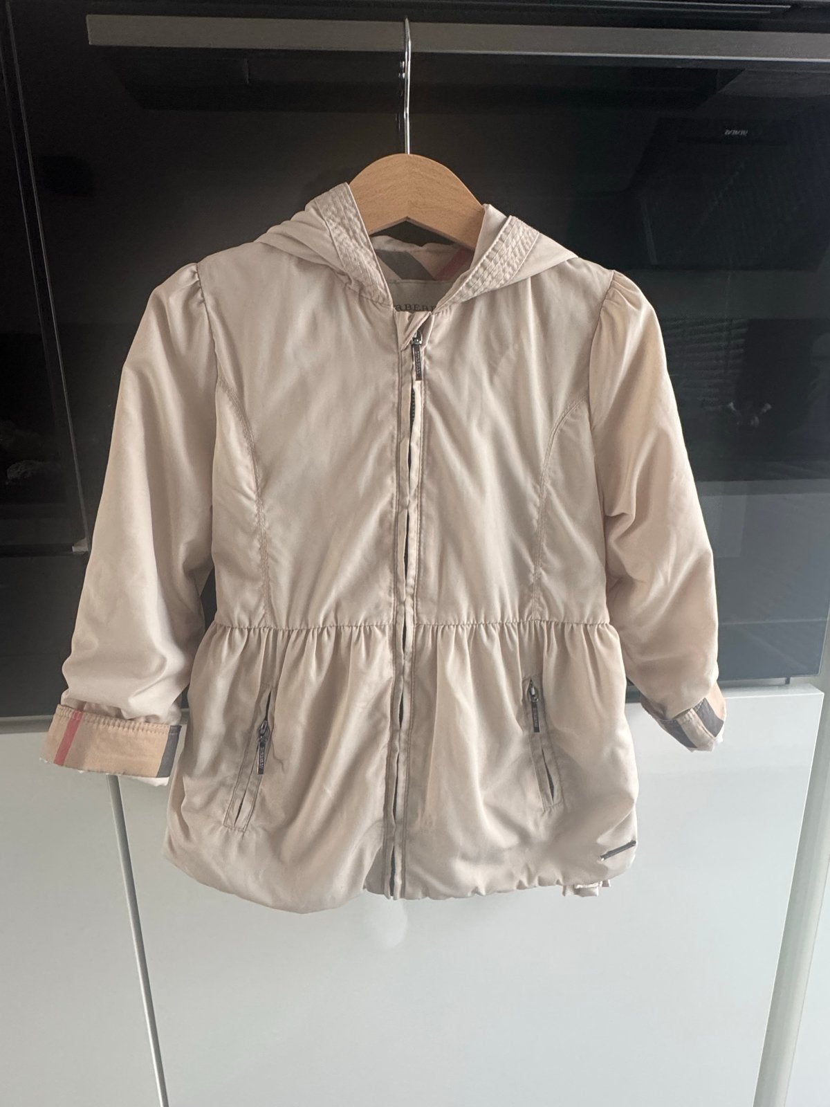 Burberry jasje voor meisjes - Beige met capuchon, Ophalen of Verzenden, Gebruikt, Meisje