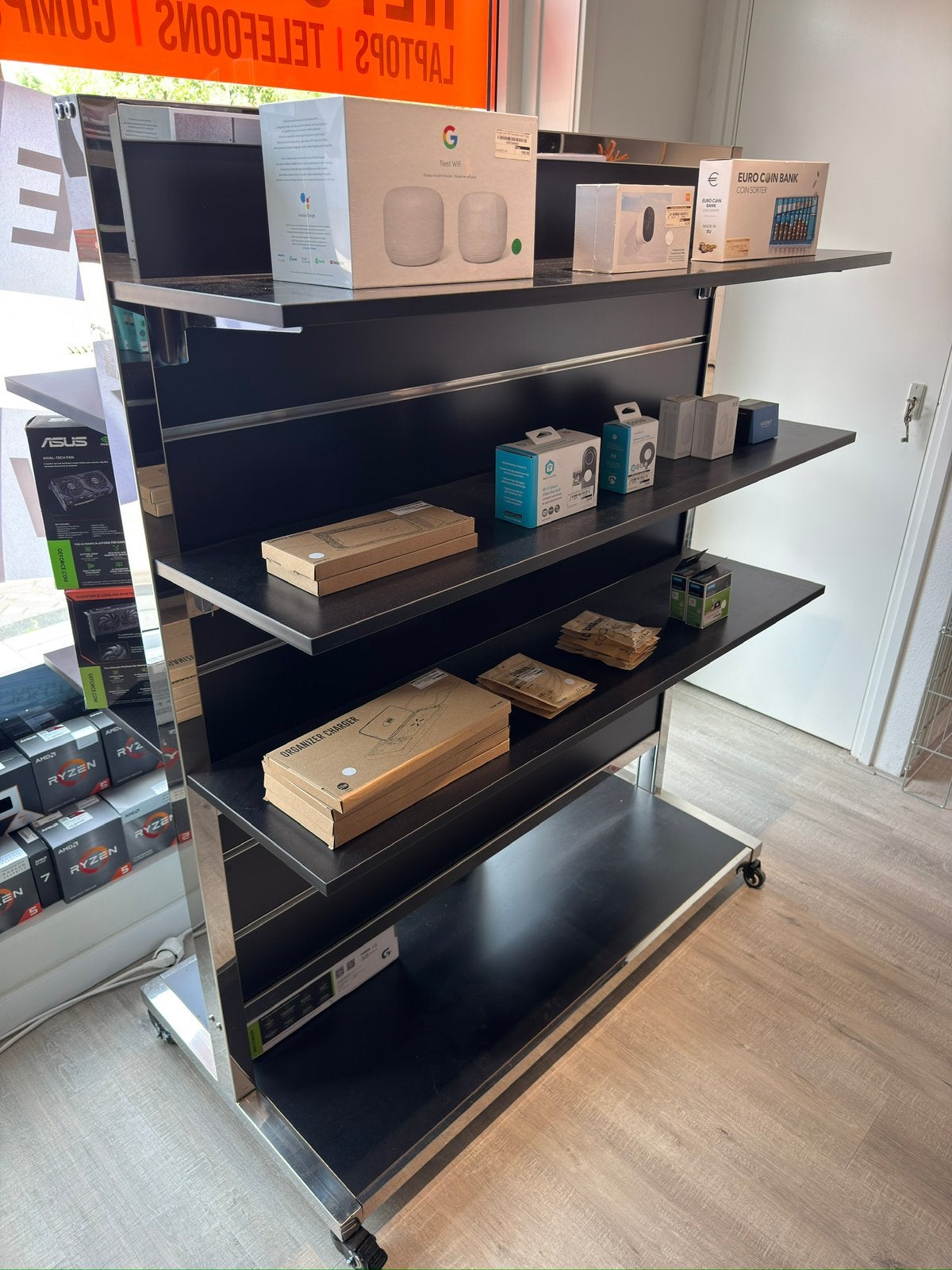 4 stuks Dubbelzijdig winkeldisplay op wielen, Ophalen, Zo goed als nieuw