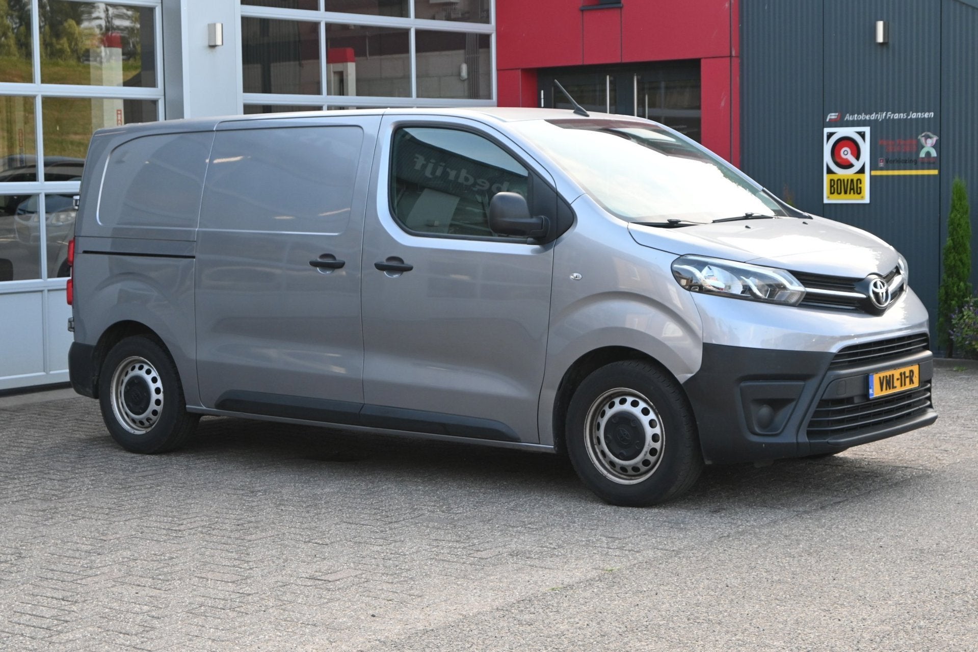 Toyota PROACE Worker 1.5 D-4D Live 120pk 3-zits | Apple CarP, Voorwielaandrijving, Gebruikt, 4 cilinders, Leder en Stof