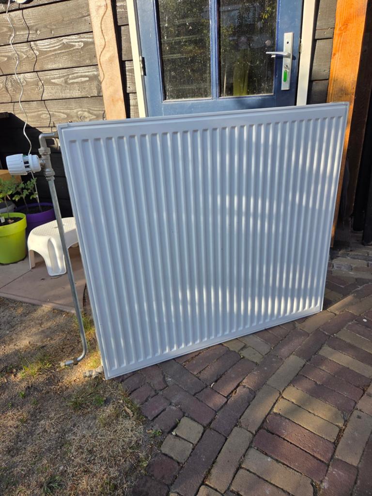 Radiator wit nog zeer netjes MOET NU WEG, Doe-het-zelf en Verbouw, Verwarming en Radiatoren, Ophalen, 30 tot 80 cm, Radiator, Zo goed als nieuw