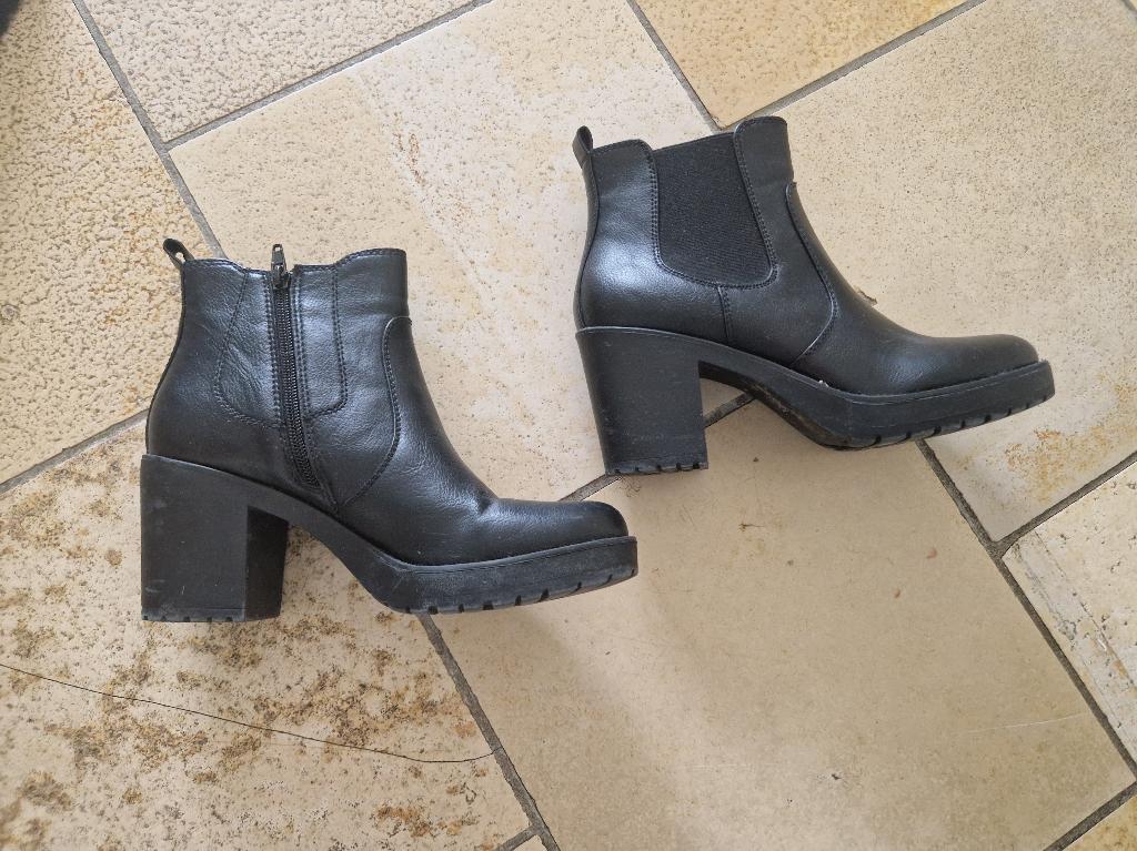 Superleuke zwarte enkellaarsjes met hak mt 39, Kleding | Dames, Zwart, Lage of Enkellaarzen, Ophalen of Verzenden, Zo goed als nieuw