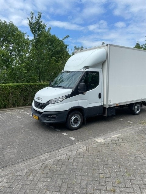 Iveco Daily Euro 6 Meubelbak met laadklep en automaat, Auto's, Bestelauto's, Automaat, Euro 6, Wit, Bedrijf