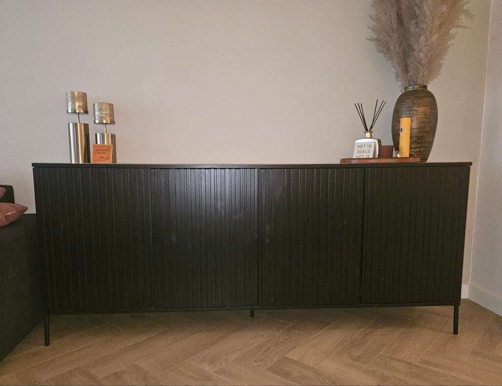 Zwart dressoir Woood 200cm, 3 jaar oud, goede staat, Huis en Inrichting, Kasten | Dressoirs, Ophalen of Verzenden, 200 cm of meer