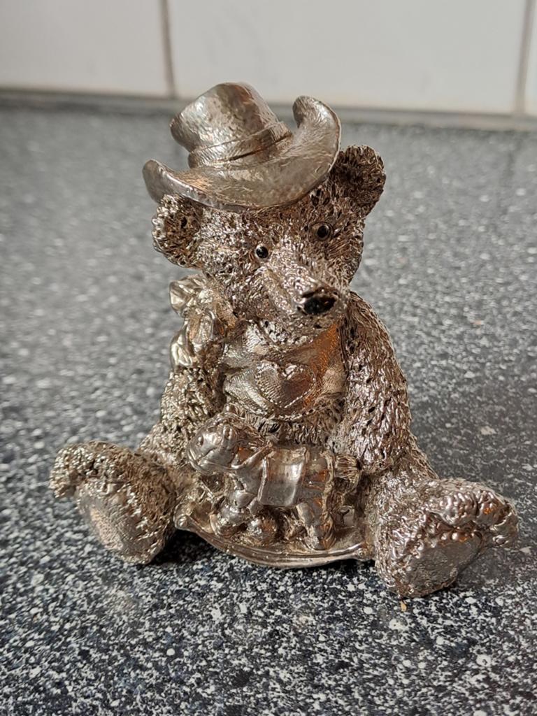 Verzilverd beertje beeldje, Verzamelen, Beren en Cherished Teddies, Overige merken, Ophalen of Verzenden, N.v.t, N.v.t