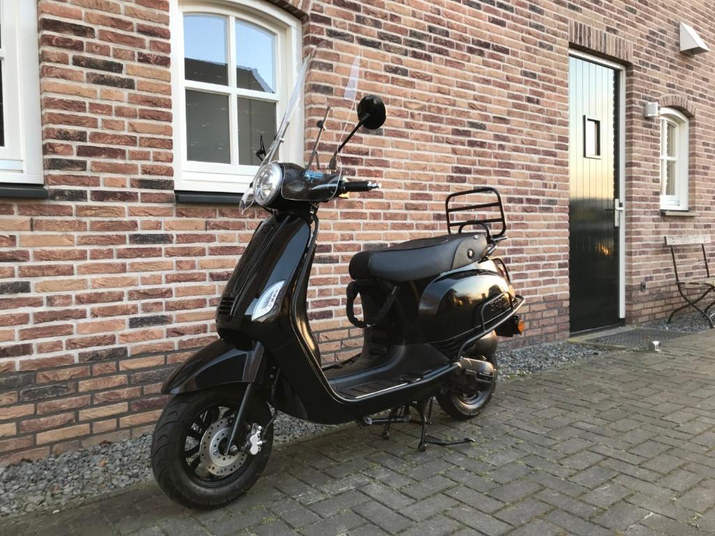 AGM VX50 2023 GTS TOSCANA VX BTC RIVA LA SOURIS SOURINI, Ophalen, Gebruikt, Maximaal 45 km/u, Benzine