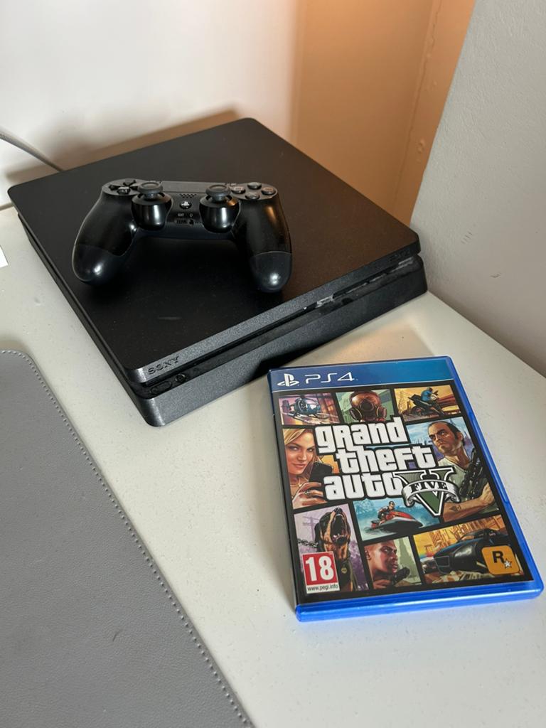 Ps4 slim 1TB met gta 5, Spelcomputers en Games, Spelcomputers | Sony PlayStation 4, Ophalen, Met games, Zo goed als nieuw, 1 TB