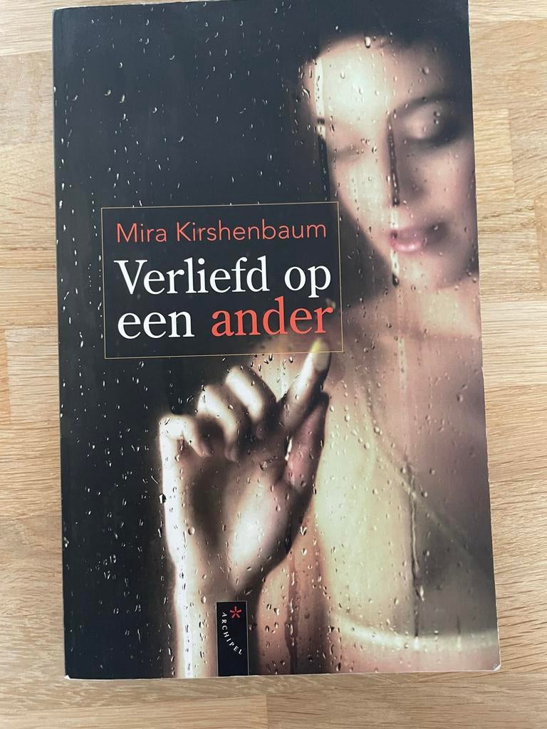 Verliefd op een ander - Mira Kirshenbaum, Boeken, Ophalen of Verzenden, Gelezen, Nederland