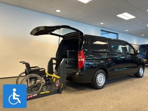 Hyundai H300 L2H1 Rolstoelbus / Camper / Hefdak, Gebruikt, Zwart, 4 stoelen, 116 pk