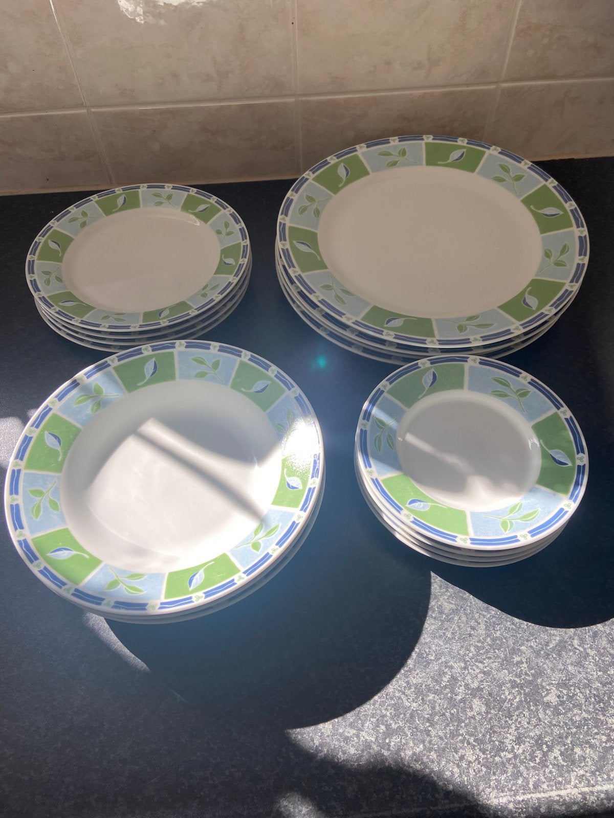 4 persoons servies, Ophalen, Zo goed als nieuw, Bord(en), Overige stijlen