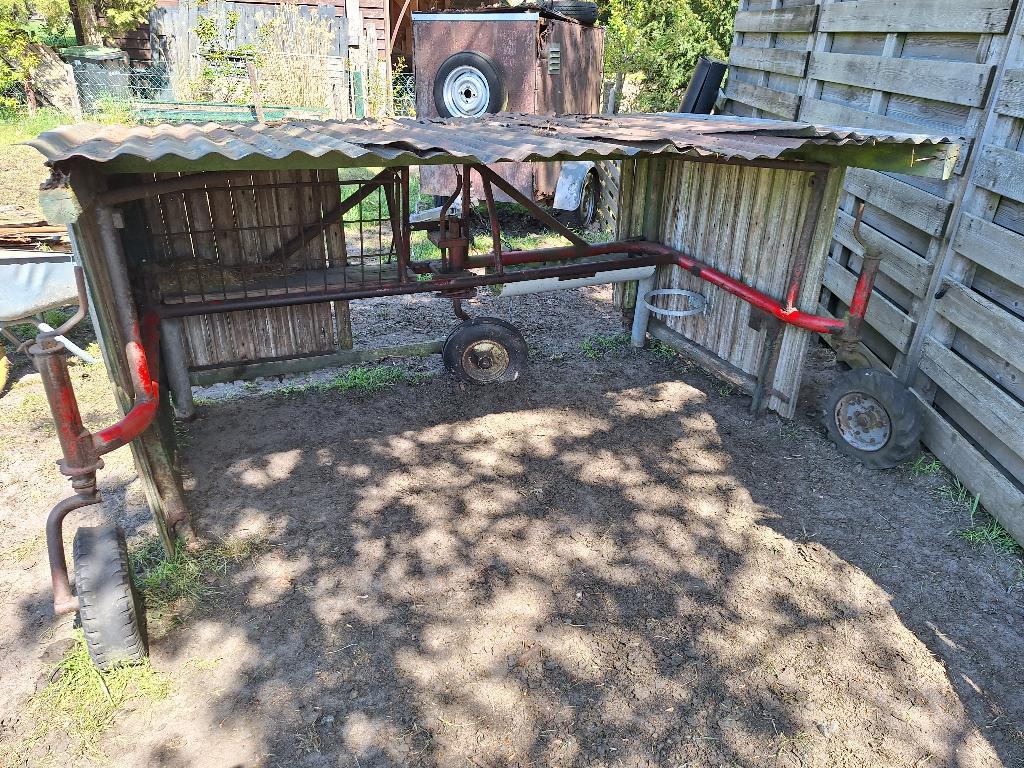 Verplaatsbaar schuilstalletje inclusief ruif en voederbak, Geslacht onbekend, Schaap