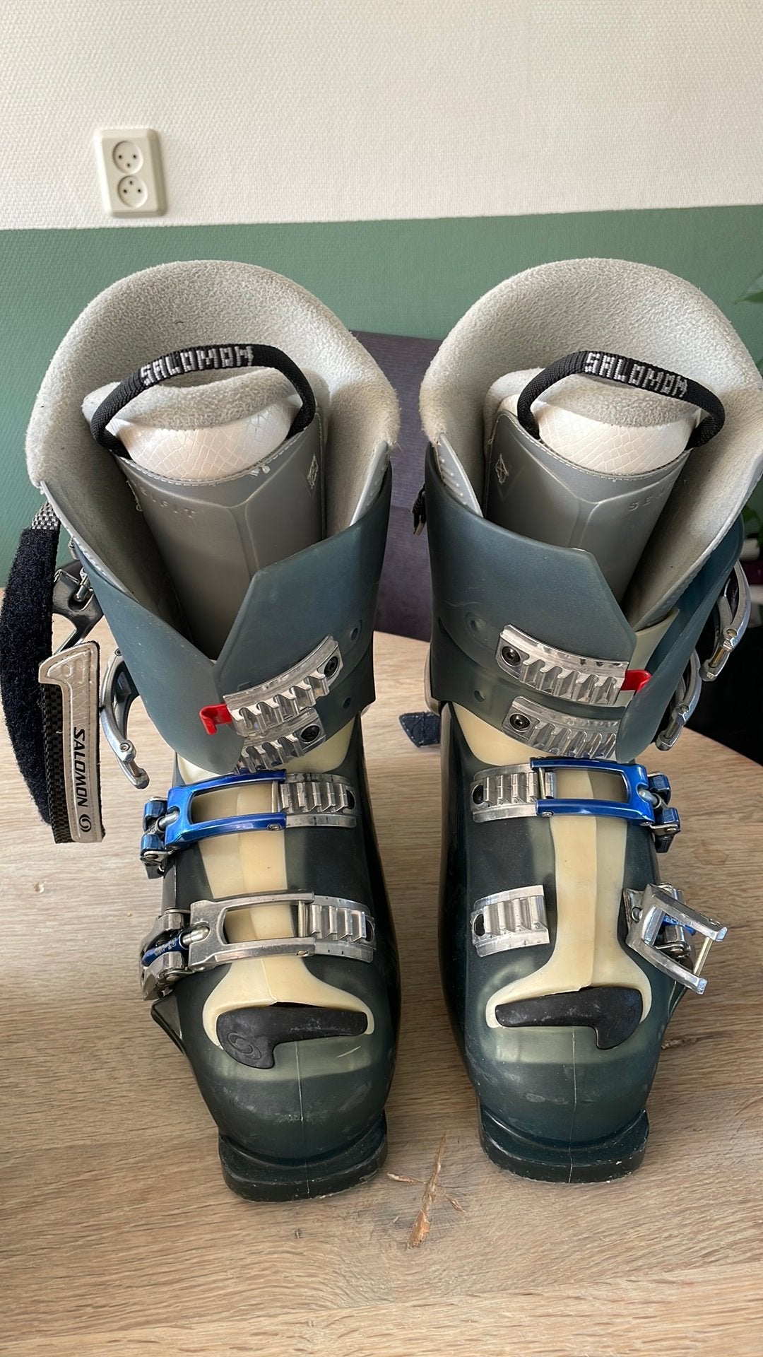 Skischoenen maat 25 salomon incl tas, Ophalen, 160 tot 180 cm, Gebruikt, Schoenen