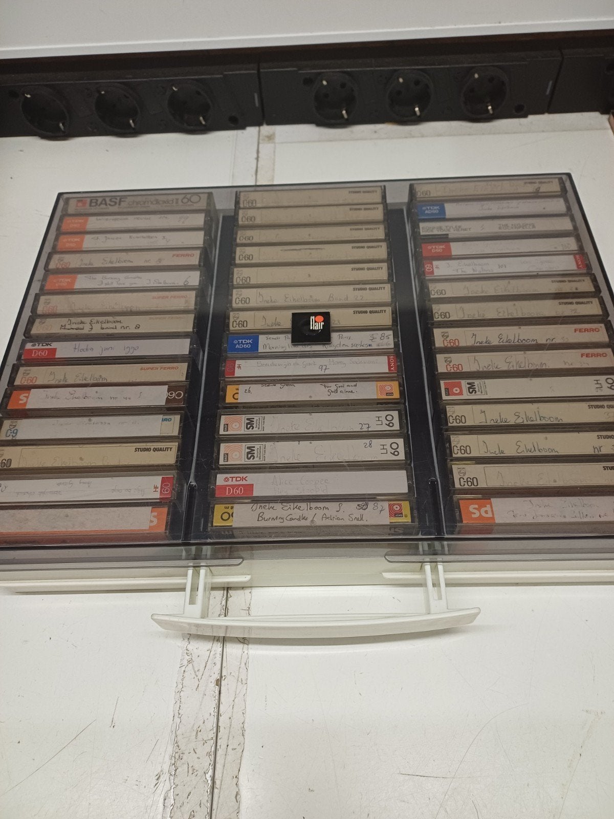 Koffer (Flair) met 42 bespeelde cassettebandjes, Cd's en Dvd's, Cassettebandjes, Gebruikt, Ophalen of Verzenden, Voorbespeeld