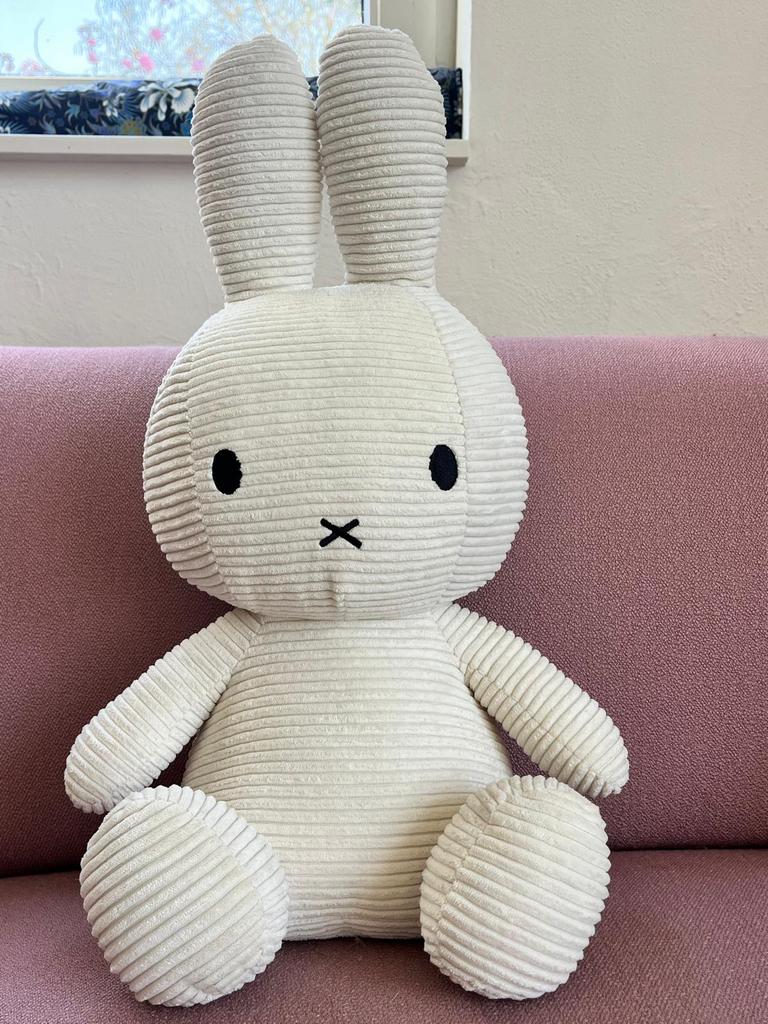 Nijntje miffy eco corduroy offwhite - 50 cm, Kinderen en Baby's, Speelgoed | Knuffels en Pluche, Gebruikt, Handgemaakt, Konijn