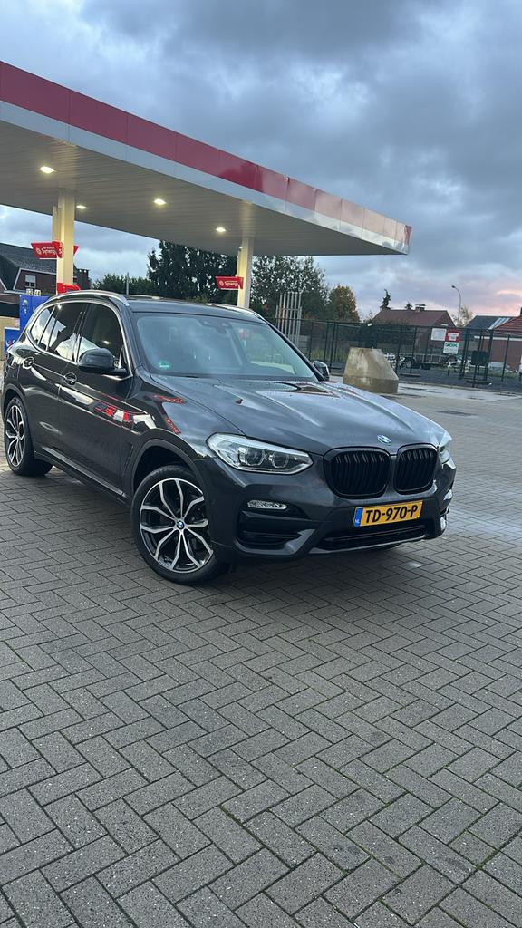 BMW X3 Xdrive20i 184pk Aut 2018 Grijs CarPlay nieuwe apk, Auto's, 1998 cc, Zwart, 4 cilinders, Zwart