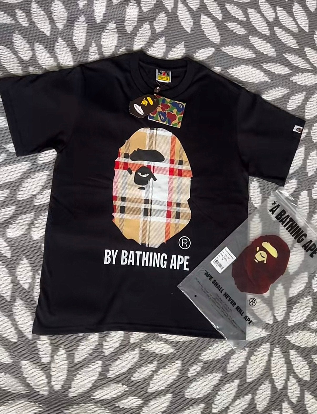 A Bathing Ape T-shirt Zwart met Geruit Logo, Ophalen of Verzenden, Nieuw, Maat 48/50 (M), Zwart