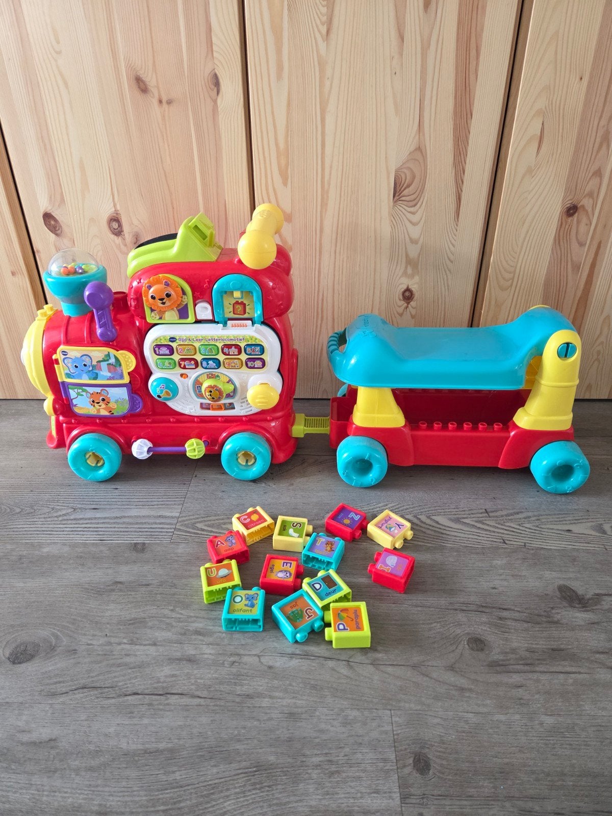 VTech Loopkar Trein - Zo goed als nieuw, Kinderen en Baby's, Speelgoed | Speelgoedvoertuigen, Ophalen, Zo goed als nieuw