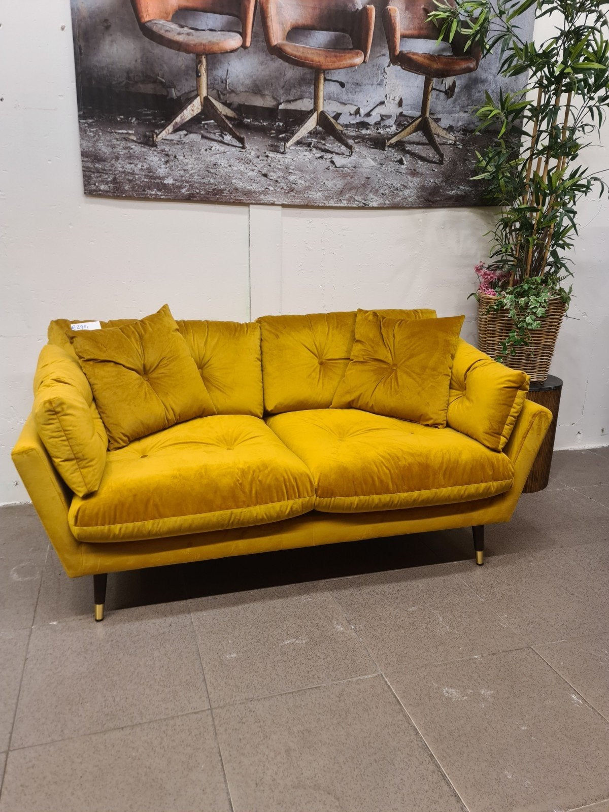 nieuwe 2zits bank adore velvet okergeel 165cm €295, Ophalen, Vintage, ., Nieuw