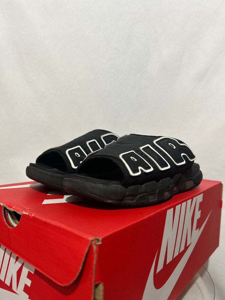 ALS NIEUW! Maat 41 - Nike Air More Uptempo Slide Black Grey, Slippers, Verzenden, Zwart, Nike