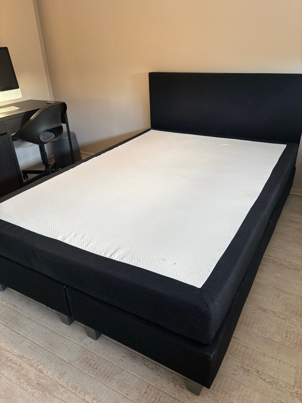 Boxspring 140x200 cm inclusief topper, Ophalen, Gebruikt, Zwart, Tweepersoons