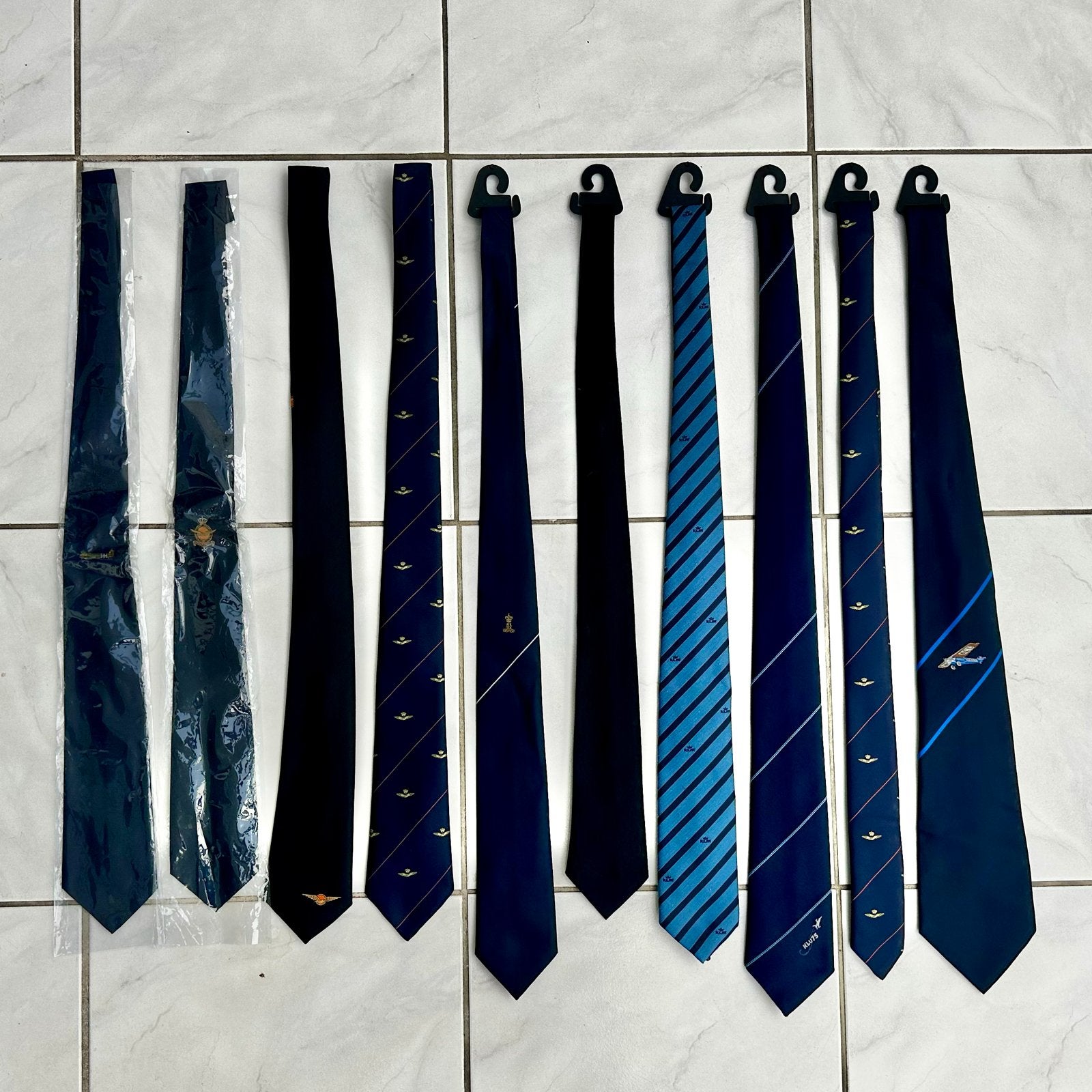 10 unieke luchtvaart stropdassen - KLu, KLM, KMA collectie, Ophalen, Gedragen, Blauw, Met patroon