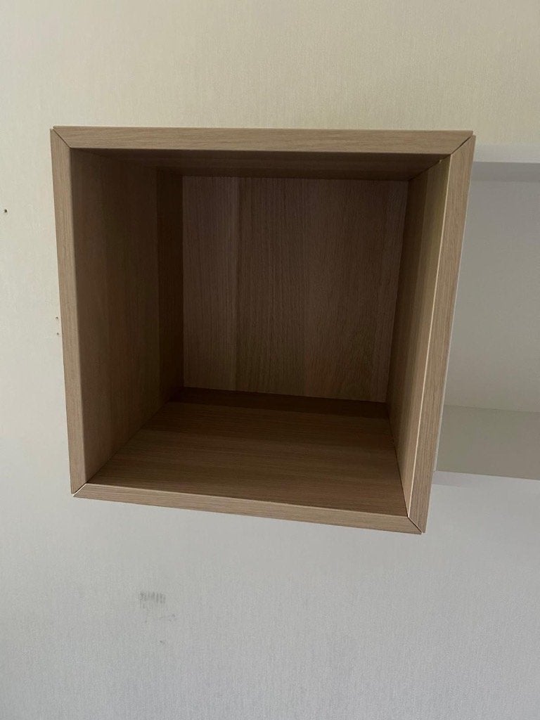 Eket kast/kubus met wandrail, Ophalen, Zo goed als nieuw