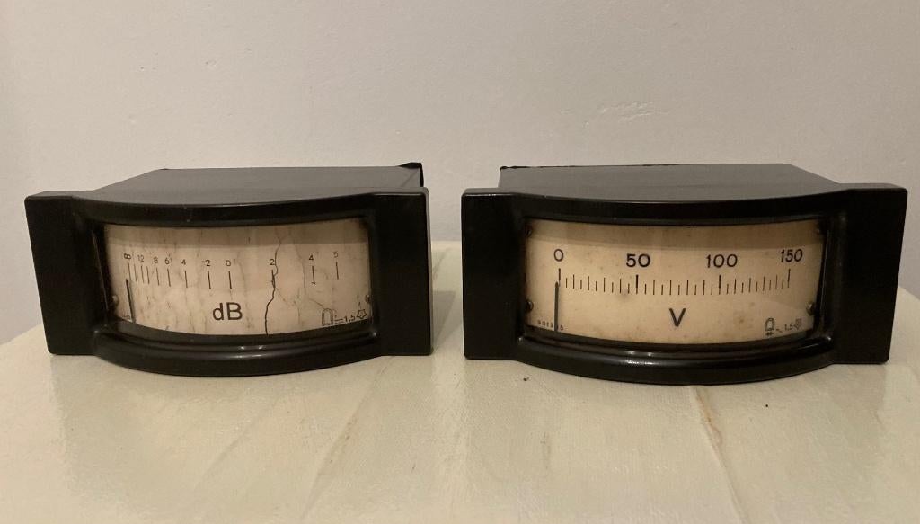 Vintage voltmeter en decibelmeter in bakeliet, Ophalen of Verzenden
