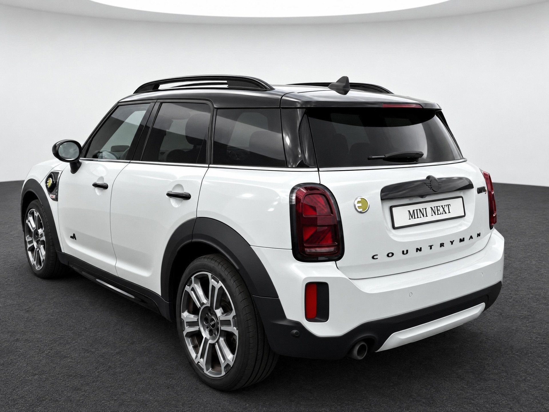 MINI Countryman Cooper S E ALL4 Automaat / Panoramadak / Com, Auto's, Automaat, Dealer onderhouden, Gebruikt, Zwart