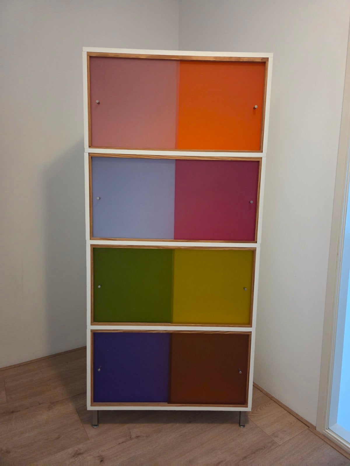 Coloful Children's closet / Kinder Kast