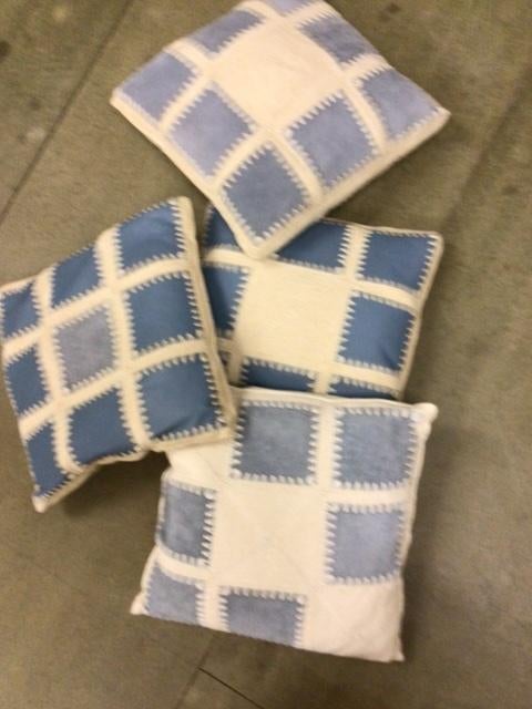 4 suede kussens, Ophalen, Zo goed als nieuw, Blauw, Vierkant