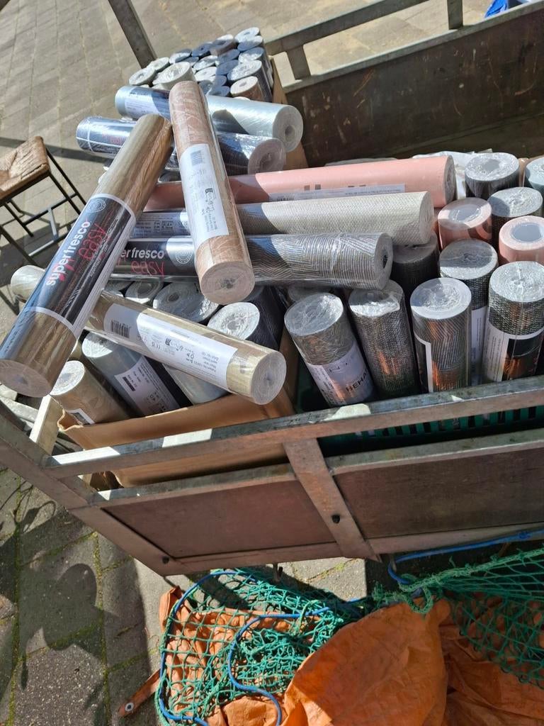 110 rollen behang .allerlij kleuren en patronen., Ophalen, Minder dan 10 m²